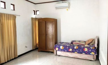 Rumah Halaman Luas dekat Kampus UST Jalan Batikan