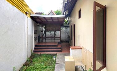 Rumah Halaman Luas dekat Kampus UST Jalan Batikan