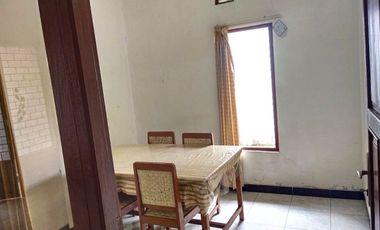 Rumah Halaman Luas dekat Kampus UST Jalan Batikan