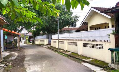 Rumah Halaman Luas dekat Kampus UST Jalan Batikan