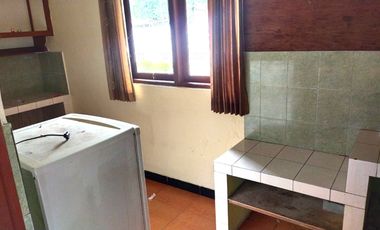 Rumah Halaman Luas dekat Kampus UST Jalan Batikan