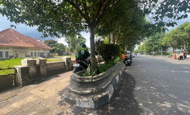 Land for Sale on the roadside Jogja City. Get free building for bonus. Near Yogyakarta Palace