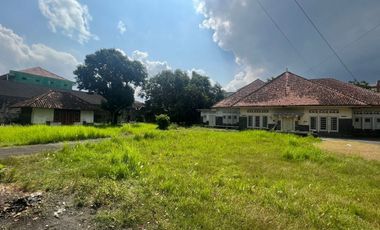 Land for Sale on the roadside Jogja City. Get free building for bonus. Near Yogyakarta Palace