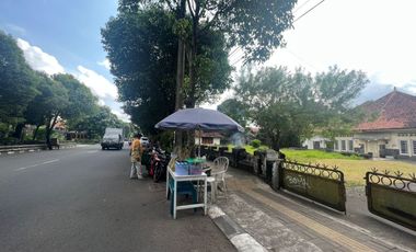 Land for Sale on the roadside Jogja City. Get free building for bonus. Near Yogyakarta Palace