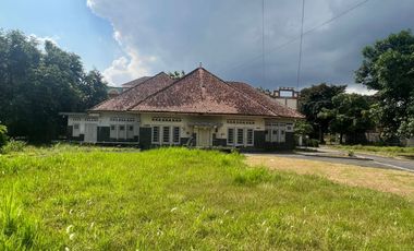 Land for Sale on the roadside Jogja City. Get free building for bonus. Near Yogyakarta Palace