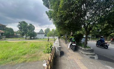 Land for Sale on the roadside Jogja City. Get free building for bonus. Near Yogyakarta Palace
