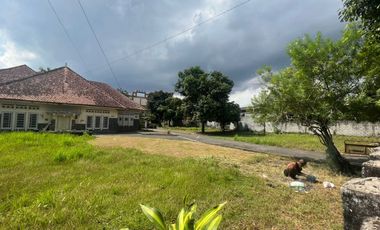 Land for Sale on the roadside Jogja City. Get free building for bonus. Near Yogyakarta Palace