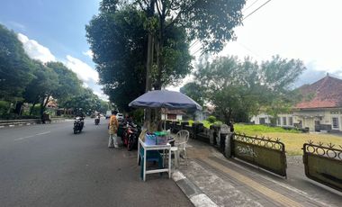 Land for Sale on the roadside Jogja City. Get free building for bonus. Near Yogyakarta Palace