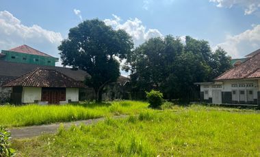 Land for Sale on the roadside Jogja City. Get free building for bonus. Near Yogyakarta Palace