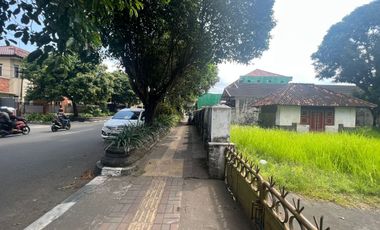 Land for Sale on the roadside Jogja City. Get free building for bonus. Near Yogyakarta Palace