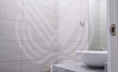 AMPLIO Y MUY BIEN UBICADO! ...SE VENDE DEPARTAMENTO EN PRIMER PISO FRENTE A PARQUE
