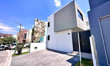 Casa  Nueva en Venta en Bosque Real de Santa Anita, Tlajomulco.