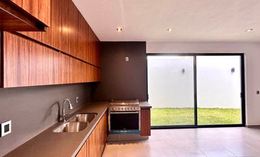 Casa  Nueva en Venta en Bosque Real de Santa Anita, Tlajomulco.