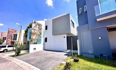 Casa  Nueva en Venta en Bosque Real de Santa Anita, Tlajomulco.