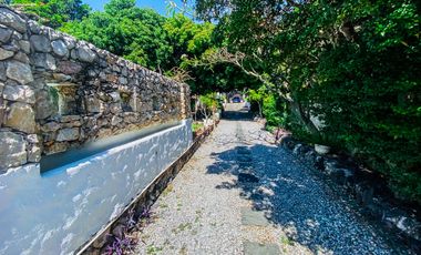 ¡Bienvenidos a esta amplia y hermosa casa en venta en Yautepec, Morelos. BAJAMOS EL PRECIO!