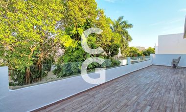 Casa en Venta en Cancún en Residencial Lagos del Sol con 4 recámaras