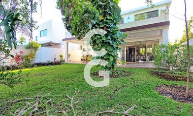 Casa en Venta en Cancún en Residencial Lagos del Sol con 4 recámaras