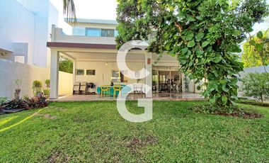Casa en Venta en Cancún en Residencial Lagos del Sol con 4 recámaras