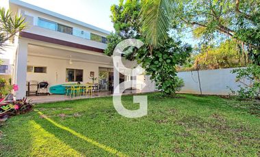 Casa en Venta en Cancún en Residencial Lagos del Sol con 4 recámaras