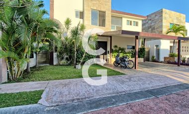 Casa en Venta en Cancún en Residencial Lagos del Sol con 4 recámaras