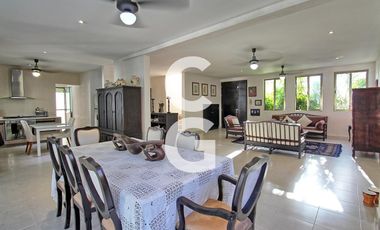 Casa en Venta en Cancún en Residencial Lagos del Sol con 4 recámaras