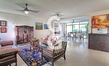 Casa en Venta en Cancún en Residencial Lagos del Sol con 4 recámaras