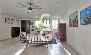 Casa en Venta en Cancún en Residencial Lagos del Sol con 4 recámaras