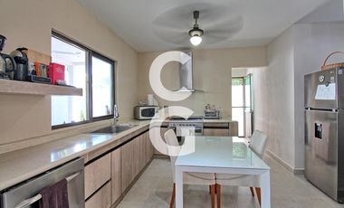 Casa en Venta en Cancún en Residencial Lagos del Sol con 4 recámaras