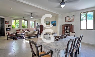 Casa en Venta en Cancún en Residencial Lagos del Sol con 4 recámaras