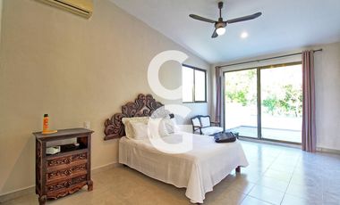 Casa en Venta en Cancún en Residencial Lagos del Sol con 4 recámaras