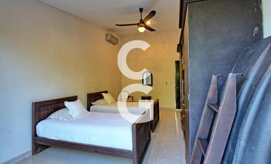 Casa en Venta en Cancún en Residencial Lagos del Sol con 4 recámaras