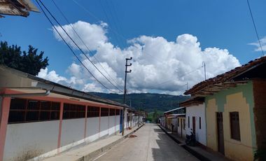 TERRENO 400 M2 CON CASA PARTE ALTA ZONA URBANA