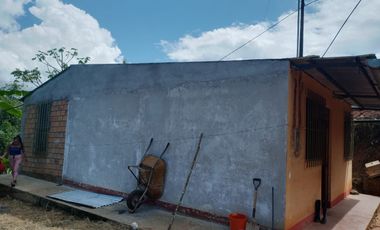 TERRENO 400 M2 CON CASA PARTE ALTA ZONA URBANA