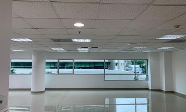 Empresarial Colon, Excelente Oficina Comercial 236 m² en renta