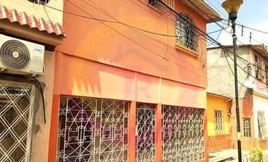 VENDO CASA EN FLROESTA 1