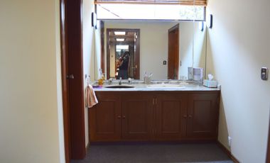 Casa en condominio con amplios espacios y excelente estado de conservación