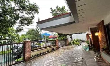 GRAND 2-STOREY, 4-BEDROOM HOUSE WITH POOL FOR SALE IN ALABANG HILLS