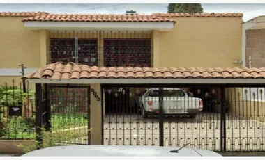 Casa En Guadalajara, Colonia Bosques De La Victoria, Remate Hipotecario