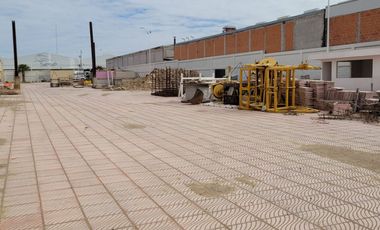 Terreno Bardeado de 4741m2 en Renta Zona VW. Finsa