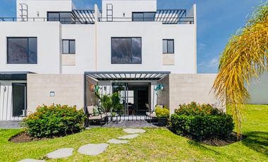 CASA EN VENTA EN XOCHITEPEC, MORELOS; MEX. 3 RECÁMARAS, ALBERCA, MULTI CANCHAS DEPORTIVAS, PET PARK.