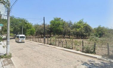 Terreno para vivienda y/uso mixto Enmedio de la población en Puerto Vallarta