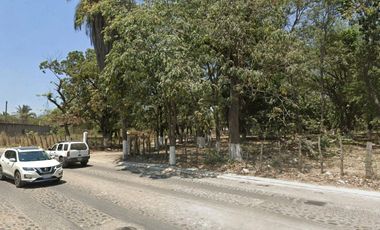 Terreno para vivienda y/uso mixto Enmedio de la población en Puerto Vallarta