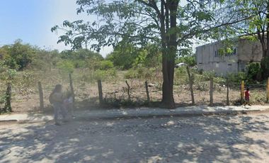 Terreno para vivienda y/uso mixto Enmedio de la población en Puerto Vallarta