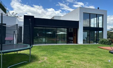 ESPECTACULAR CASA DE VENTA EN NAYÓN CUMBAYÁ!! VISTA!! PISCINA!!