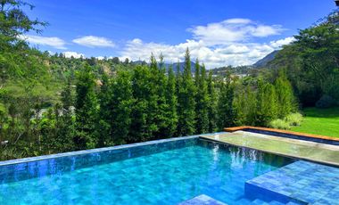 ESPECTACULAR CASA DE VENTA EN NAYÓN CUMBAYÁ!! VISTA!! PISCINA!!