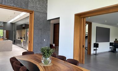 ESPECTACULAR CASA DE VENTA EN NAYÓN CUMBAYÁ!! VISTA!! PISCINA!!