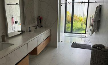 ESPECTACULAR CASA DE VENTA EN NAYÓN CUMBAYÁ!! VISTA!! PISCINA!!