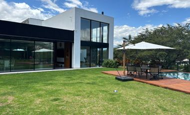 ESPECTACULAR CASA DE VENTA EN NAYÓN CUMBAYÁ!! VISTA!! PISCINA!!