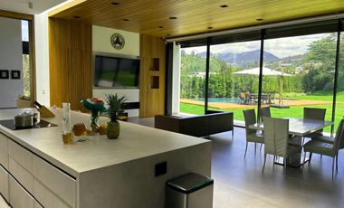 ESPECTACULAR CASA DE VENTA EN NAYÓN CUMBAYÁ!! VISTA!! PISCINA!!