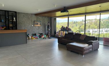 ESPECTACULAR CASA DE VENTA EN NAYÓN CUMBAYÁ!! VISTA!! PISCINA!!